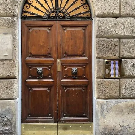 Elian In The Center Of #2 * Rom